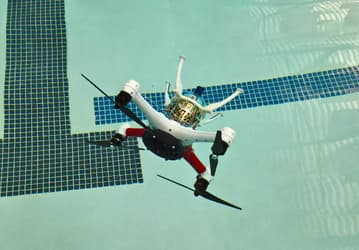 Дрон Loon Copter может не только летать, но также плавать и нырять