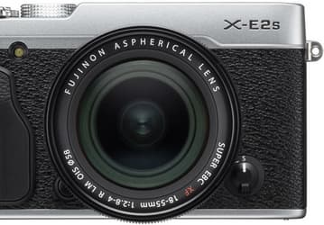 Камера Fujifilm X-E2S имеет электронный видоискатель и сменный объектив