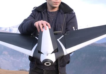 Потребительский дрон Parrot Disco может развивать скорость до 80 км/ч и находиться в воздухе до 45 минут