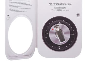 Устройство GuardKey, подключаемое к порту USB, используется для шифрования данных