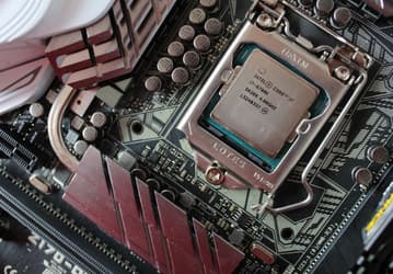 Интенсивные нагрузки на процессоры Intel Skylake могут привести к зависанию системы, но компания уже решает проблему