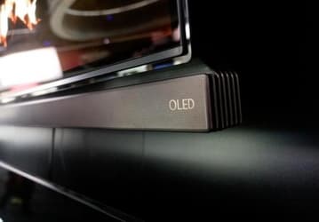 Новые телевизоры OLED компании LG характеризуются толщиной всего 2,57 мм