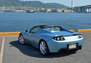 За 29 000 долларов владельцы автомобилей Tesla Roadster могут получить новые аккумуляторные блоки повышенной ёмкости