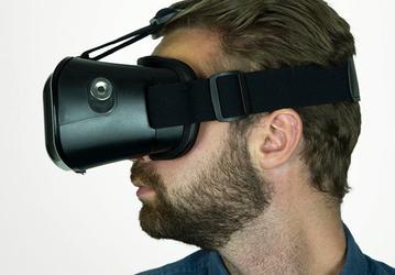 Гарнитура виртуальной реальности Goji Universal VR Headset похожа на Samsung Gear VR, но совместима со смартфонами с iOS и Android