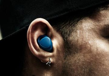 Стало известно, когда наушники Samsung Gear IconX появятся в продаже и сколько будут стоить