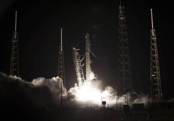SpaceX в очередной раз успешно посадила ракету-носитель, а корабль Dragon доставил на МКС портативный секвенатор ДНК