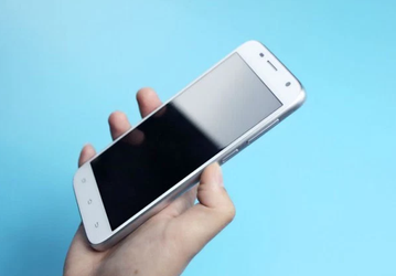 Смартфон Uhans A101 создавался с оглядкой на телефоны Nokia