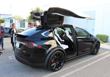 Tesla Model X 60D — самая доступная версия кроссовера, за которую всё равно придётся отдать 74 000 долларов
