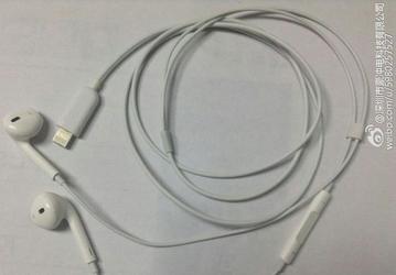 Фотогалерея дня: гарнитура с разъемом Apple Lightning