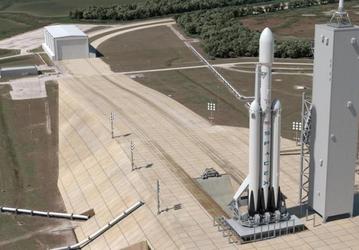 SpaceX рассчитывает посадить все три бустера ракеты-носителя Falcon Heavy
