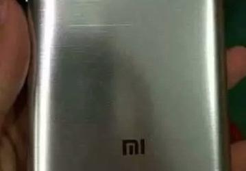 Опубликованы фотографии металлического смартфона Xiaomi Redmi Note 4 со сдвоенной камерой