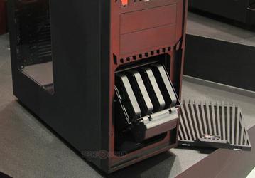 Чтобы заменить накопители в компьютерном корпусе Rosewill Himars, его не нужно открывать