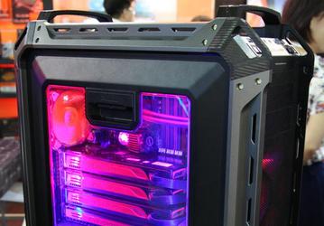 Корпус Cougar Panzer Max способен вместить плату типоразмера E-ATX или SSI-EEB