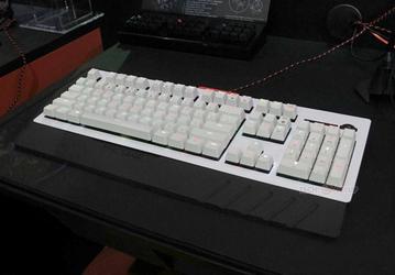 Механическая клавиатура EpicGear Defiant со сменными клавишами будет доступна в белом и темно-сером вариантах