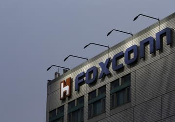 Foxconn займётся реструктуризацией Sharp сразу, как только получит возможность