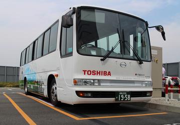 Toshiba начала полевые испытания электробусов с беспроводной зарядкой