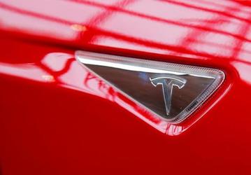 Емкость батарей электромобилей Tesla Model S будет ограничена программным путем; ограничение можно снять за дополнительную плату