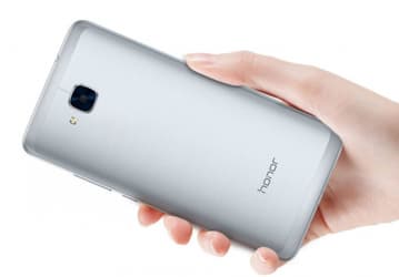 Смартфон Huawei Honor 5C поступил в продажу в Европе, лишившись дактилоскопического датчика и заметно подорожав