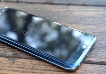 Источник утверждает, что идея выпуска смартфона Samsung Galaxy Note 7 с плоским экраном даже не рассматривалась