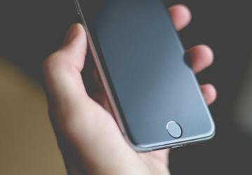 По прогнозу KGI, в следующем году на рынок выйдут смартфоны iPhone с дисплеями AMOLED диагональю 4,7 и 5,8 дюйма