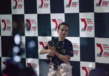 Первый чемпионат по гонкам дронов выиграл 15-летний Люк Баннистер 