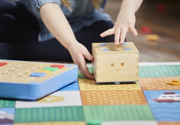На развивающую игрушку Cubetto, обучающую программированию детей от трех лет, собрано более $425 000 