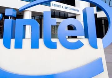 Процессор Intel Core i7-6660U работает на частоте 2,4 ГГц