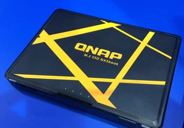 Хранилище Qnap NASbook TBS-453A со встроенным сетевым коммутатором вмещает до четырех SSD типоразмера M.2