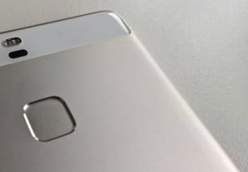 Появились первые фотографии Huawei P9, которые позволяют рассмотреть сам смартфон