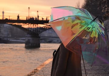 Умный зонт oombrella следит, чтобы его не забывали, и предупреждает о приближении дождя