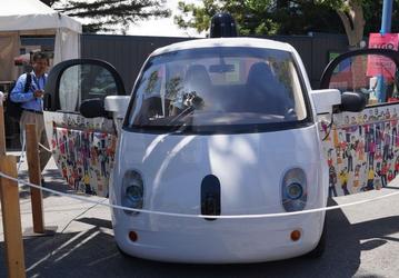 Фотогалерея дня: беспилотный автомобиль Google со всех сторон
