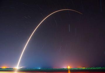 SpaceX удалось во второй раз успешно посадить ракету-носитель Falcon 9 на плавучую платформу