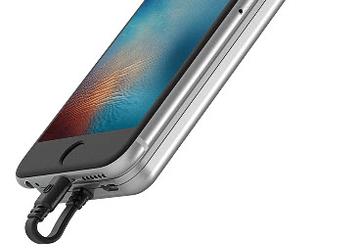 Портативный аккумулятор Scosche MagicMount для iPhone крепится к смартфону при помощи магнита