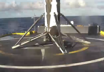 SpaceX показала четвертую успешную посадку Falcon 9 с камеры, установленной на самой ракете