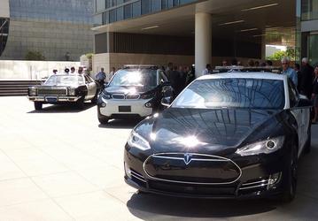 Полиция Лос-Анджелеса после годового тестирования Tesla Model S решила, что пока электромобили не подходят для этой работы