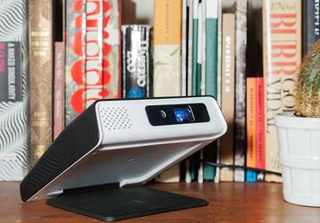 Компания Dos Owls собирает средства на выпуск проектора ODIN2