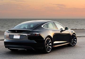 Младшая версия автомобиля Tesla Model S вскоре подорожает