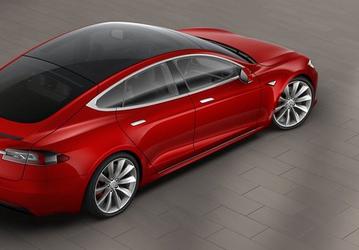 Электромобиль Tesla Model S теперь предлагается в версии со стеклянной крышей за дополнительные $1500