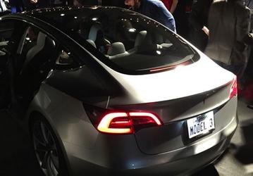 В электромобиле Tesla Model 3 будет использоваться высокопрочное стекло Tesla Glass