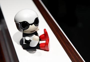 Миниатюрный робот-компаньон Toyota Kirobo Mini стоит около $390