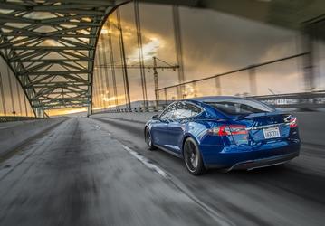 Tesla сумела значительно нарастить производство и поставки своих авто в прошедшем квартале