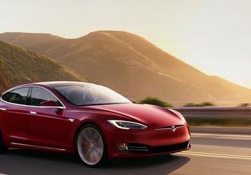 Все автомобили Tesla, включая младшую версию Model 3, будут оснащены автопилотом