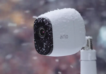 Камера наблюдения Netgear Arlo Pro способна распознавать объекты и выступать в роли сирены
