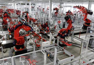 На предприятиях Foxconn установлено около 40 000 роботов