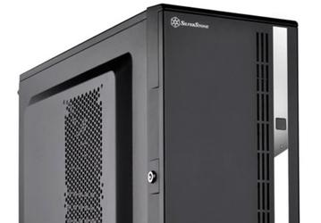 В корпусе SilverStone CS380 есть восемь отсеков для накопителей с поддержкой горячей замены 
