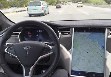 Tesla запрещает использовать автопилот водителям, выполняющим заказы Uber или Lyft