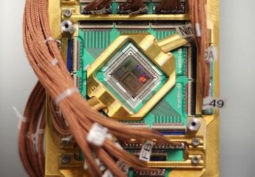 В следующем году D-Wave Systems начнёт поставки 2000-кубитного квантового компьютера