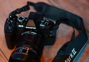 До конца года должна выйти камера Olympus E-M1 Mark II, которая «превзойдет зеркальные камеры профессионального уровня»
