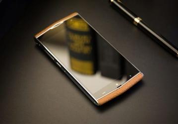 Защищенный смартфон Leagoo V1 изготовлен с использованием металла и натуральной кожи
