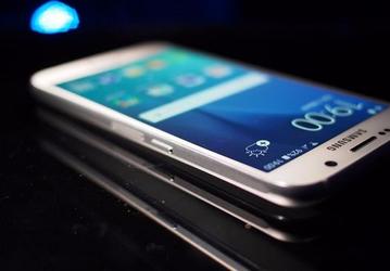 Похоже, Samsung хочет сделать свой собственный разъем для наушников